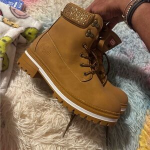 Red Camel Brown Lace-Up Boots